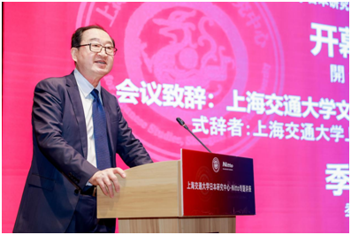 上海交通大学文科资深教授、日本研究中心主任季卫东（右）