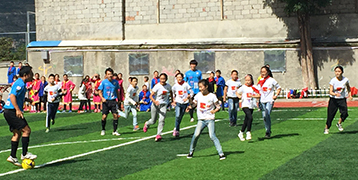 向中国的少数民族小学捐赠体育设备和用品