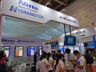 Nitto海德能员工热情接待客户及介绍产品
