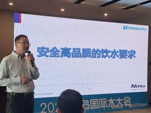 Nitto海德能员工热情接待客户及介绍产品